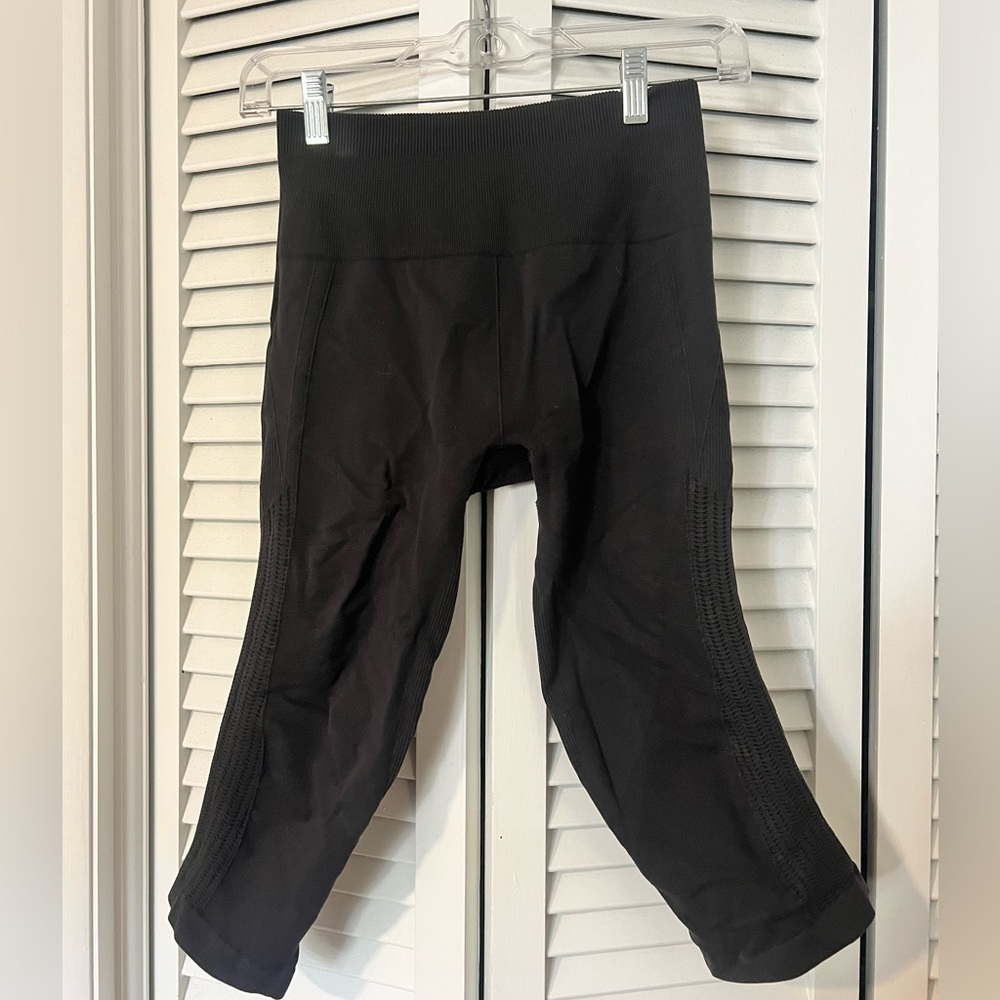 Black Lululemon Cropped Leggings